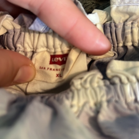 Levi’s Crop Top - Picture 2 of 3